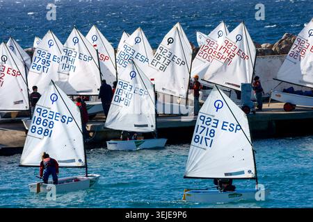 Scuola di vela per gommoni, Club nautico di Rápita, Campos, Maiorca, Isole Baleari, Spagna Foto Stock