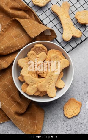 Biscotti per cani fatti in casa Foto Stock