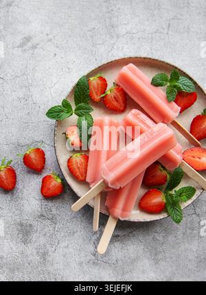 Papaveri per gelato alla fragola Foto Stock
