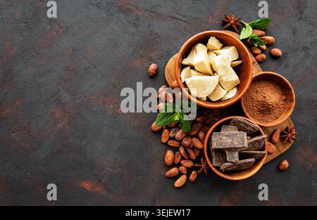 Fagioli di cacao, burro e cioccolato Foto Stock