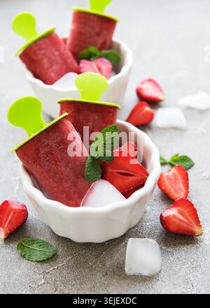 In casa gelato alla fragola Foto Stock