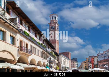Piazza delle Erbe, Verona, Italia Foto Stock