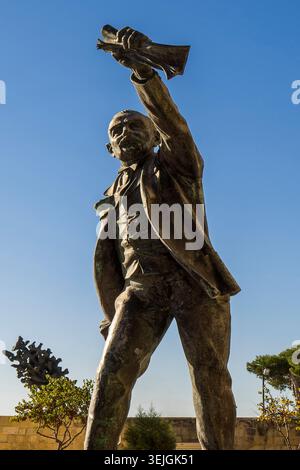 Malta - la Valletta, Monumento al Dom Mintoff Foto Stock