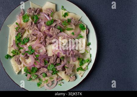 Beshbarmak, carne kazaka, carne bollita con spaghetti, Foto Stock