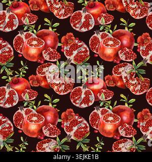 Acquerello motivo senza cuciture melograni interi semi di frutta aperti fiori boccioli e foglie su sfondo bianco. Illustrazione per il confezionamento di decorazioni per la cucina cosmetici festività ebraiche e Rosh Hashanah. Foto Stock