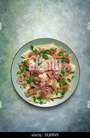 Beshbarmak, carne kazaka, carne bollita con spaghetti, Foto Stock