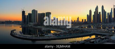 Emirates - VAR, Skyline al Dubai Marina Foto Stock