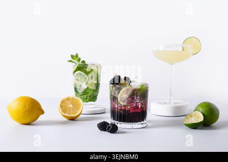 Mojito classico e mora, cocktail margarita con lime. Foto Stock