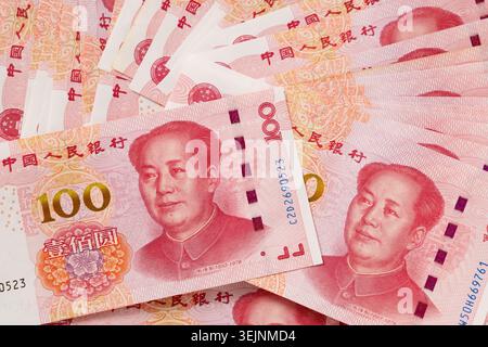 Molte di diverse banconote cinesi in yuan. Valuta cartaria cinese Yuan renminbi banconote background. Foto Stock