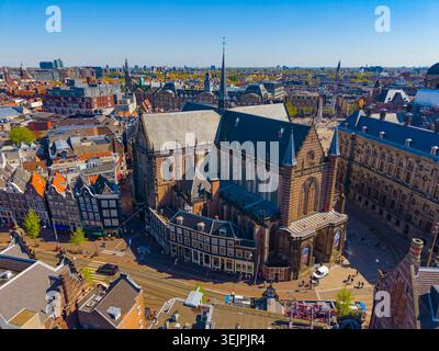La nuova Chiesa (De Nieuwe Kerk) di Amsterdam si trova in Piazza Dam nel centro di Amsterdam, Paesi Bassi. L'area dell'anello dei canali di Amsterdam è stata progettata come patrimonio dell'umanità dell'UNESCO Foto Stock