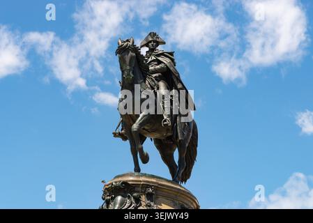 Philadelphia, Pennsylvania - Stati Uniti - 28 maggio 2026: Il Washington Monument di Rudolf Siemering, dedicato nel 1897, all'Eakins Oval di Philade Foto Stock