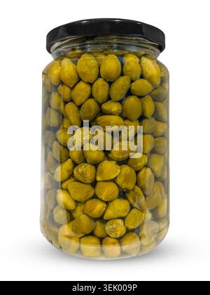 Capperi in salamoia o salamoia in un vaso di vetro, isolato sul bianco con un percorso di ritaglio incluso, caratterizzato da boccioli di fiori tipici della cucina mediterranea Foto Stock
