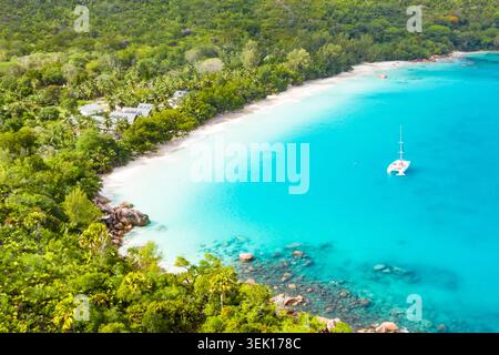 Veduta aerea della spiaggia di Anse Lazio, Praslin, Seychelles Foto Stock