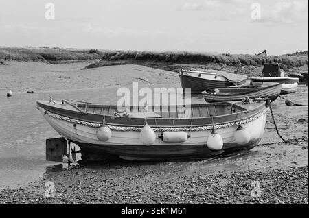 Morston Harbour nel North Norfolk girato in mono Foto Stock