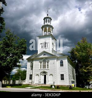 Esterni della Old First Church, la prima chiesa congregazionale e cimitero a Bennington, Vermont. Foto Stock