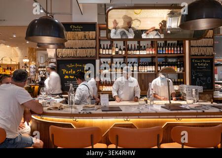 Eataly è una destinazione gastronomica italiana con negozi e ristoranti a New York City, USA 2026 Foto Stock