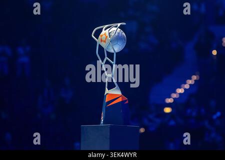Amburgo, Germania. 31 maggio 2026. La EHF-Cup durante la finale di pallamano delle Winamax EHF Finals 2026 tra THW Kiel e MT Melsungen alla Barclays Arena il 31 maggio 2026 ad Amburgo, Germania. Credito: DeFodi GmbH & Co KG/Alamy Live News Foto Stock