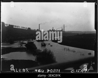 La centrale elettrica di Homécourt nel bacino di Briey è registrata in una fotografia del 1919 di Agence Meurisse. L'immagine documenta le infrastrutture industriali e la storia universale di Meurthe-et-Moselle in Francia. Foto Stock