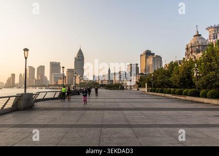 SHANGHAI, CINA - 24 OTTOBRE 2019: Riverside of Shanghai, The Bund, Cina Foto Stock