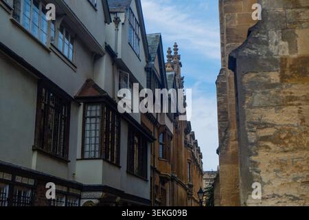 Edifici nel centro di Oxford, città universitaria in Inghilterra, Regno Unito Foto Stock
