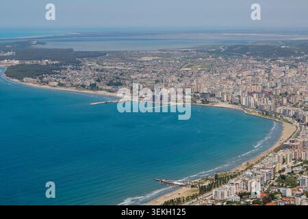 Vista panoramica della città di Vlore e della costa marittima dell'Albania Foto Stock