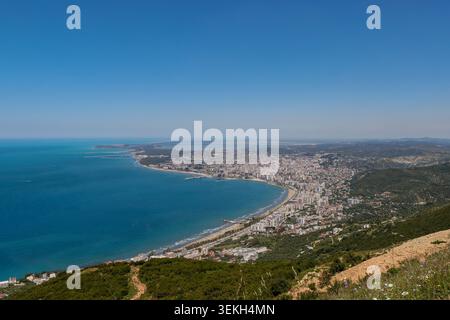 Vista panoramica della città di Vlore e della costa marittima dell'Albania Foto Stock