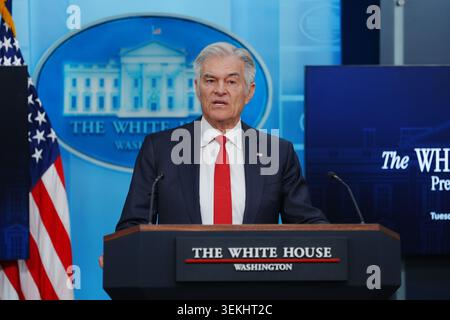 Washington, Vereinigte Staaten. 2 giugno 2026. Il dott. Mehmet Oz, Amministratore, Centers for Medicare and Medicaid Services (CMS), presenta ai media i costi sanitari nella sala informativa della stampa James S Brady della Casa Bianca a Washington, DC, USA, martedì 2 giugno, 2026 crediti: Aaron Schwartz/Pool tramite CNP/dpa/Alamy Live News Foto Stock