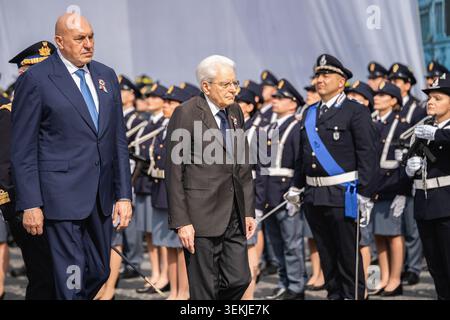 Roma, Italia. 2 giugno 2026. Il presidente italiano Sergio Mattarella (R) cammina durante una cerimonia militare all'altare della Patria nell'ambito delle celebrazioni della Festa della Repubblica del 2 giugno a Roma, Italia, il 2 giugno 2026. (Foto di Silvia Casadei/Middle East Images/StringersHub/Sipa USA) credito: SIPA USA/Alamy Live News Foto Stock