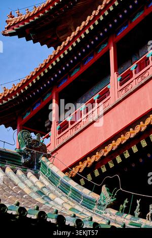 Dettaglio degli edifici e delle linee del tetto del Tempio di Confucio, Kong Miao, a Qufu, Cina Foto Stock