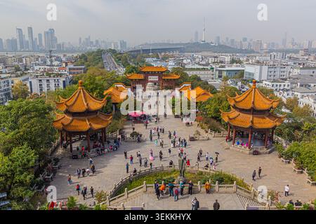 WUHAN, CINA - 31 OTTOBRE 2019: Complesso della gru gialla a Wuhan, Cina Foto Stock