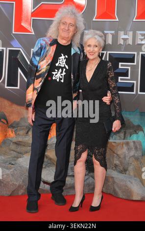 Sir Brian May e Anita Dobson alla prima cinematografica britannica "Masters of the Universe", Cineworld Leicester Square, Leicester Square, mercoledì 27 maggio 20 Foto Stock