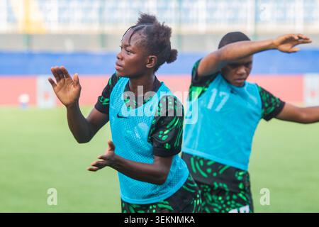 I giocatori nigeriani si riscaldano durante la nazionale nigeriana U-17 femminile, i Flamingos, 6-0 (11-0 aggregati) vittoria contro la Guinea U-17 nella seconda partita di qualificazione ai Mondiali di calcio femminile Under-17 2026, giocata al Remo Stadium di Ikenne, Stato di Ogun, Nigeria, il 31 maggio 2026. La vittoria ha fatto registrare alla Nigeria l'ultimo turno delle qualificazioni alla Coppa del mondo femminile Under-17 2026 in arrivo in Marocco. Foto di Adekunle Ajayi Foto Stock
