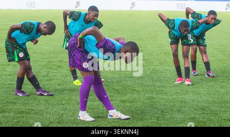 I giocatori nigeriani si riscaldano durante la nazionale nigeriana U-17 femminile, i Flamingos, 6-0 (11-0 aggregati) vittoria contro la Guinea U-17 nella seconda partita di qualificazione ai Mondiali di calcio femminile Under-17 2026, giocata al Remo Stadium di Ikenne, Stato di Ogun, Nigeria, il 31 maggio 2026. La vittoria ha fatto registrare alla Nigeria l'ultimo turno delle qualificazioni alla Coppa del mondo femminile Under-17 2026 in arrivo in Marocco. Foto di Adekunle Ajayi Foto Stock