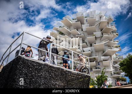 Vista dell'edificio l'arbre blanc a Montpellier dalla rampa FISE, Montpellier, Francia Foto Stock