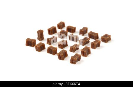Mini alimenti per animali a forma di osso isolati, dolcetti croccanti per cani di piccola taglia, croccante croccante croccante Foto Stock