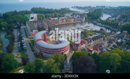 Storico porto cittadino europeo. Foto Stock