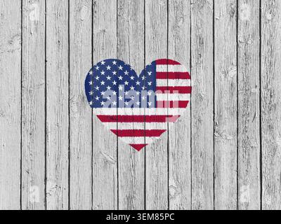 Bandiera americana a forma di cuore, dipinta da stencil su tavole di legno sfondo, bandiera degli Stati Uniti immagine simbolica Foto Stock