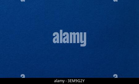 Sfondo in carta blu navy con grana sottile per un design classico minimalista Foto Stock