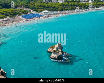 Veduta aerea delle due Sorelle a Torre dell'Orso, Puglia, Italia Foto Stock