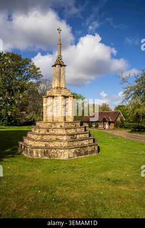 La medievale Market Cross sul "The Green" a Castle Rising, Norfolk Foto Stock