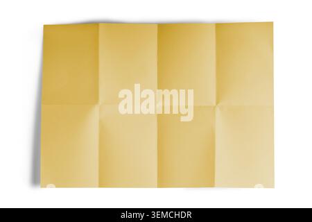 Foglio di carta vuoto di colore giallo chiaro con pieghe visibili e ombre morbide isolate su sfondo bianco, modello di mockup minimo, mockup per d Foto Stock