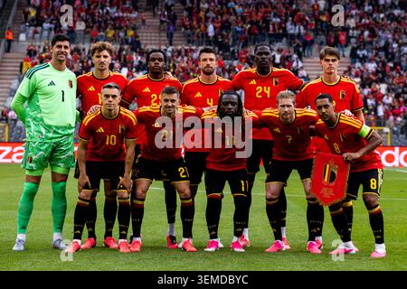 BRUXELLES, BELGIO - 6 GIUGNO: gli undici di partenza del Belgio con il portiere belga Thibaut Courtois, Thomas Meunier del Belgio, Nathan Ngoy del Belgio, Brandon Mechele del Belgio, Amadou Onana del Belgio, Charles De Ketelaere del Belgio, Leandro Trossard del Belgio, Timothy Castagne del Belgio, Jeremy Doku del Belgio, Kevin De Bruyne del Belgio e Youri Tielemans del Belgio, per una partita amichevole del Belgio al 6 giugno 2026 al Baudouon in Belgio. (Foto di Rene Nijhuis) Foto Stock