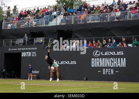 Birmingham, Inghilterra, Regno Unito. 6 giugno 2026. Alexandra Eala delle Filippine in azione durante il suo match di semifinale femminile contro Rebeka Masarova al Lexus Birmingham Open all'Edgbaston Priory Club. Foto di Alex Cropper/SIPA USA credito: SIPA USA/Alamy Live News Foto Stock