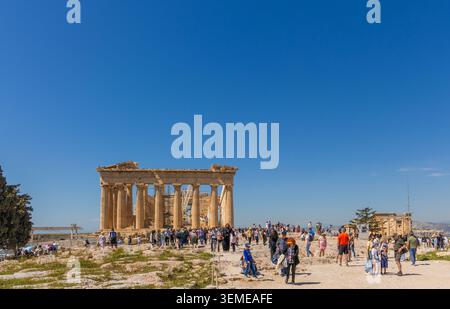 Atene, Grecia - 7 aprile 2026: Partenone sull'Acropoli di Atene, Grecia. Foto Stock