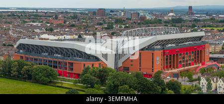 Anfield Stadium, Liverpool, Merseyside, Inghilterra. Sede del Liverpool Football Club, vista aerea di uno degli stadi di calcio più famosi al mondo Foto Stock
