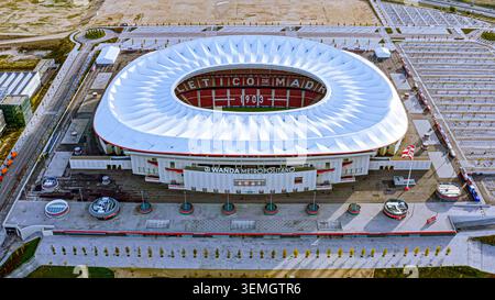 Vista aerea in 4K dello stadio Wanda Metropolitano, Atlético de Madrid, Madrid, Spagna Foto Stock