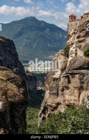 Monastero di Varlaam, arroccato sulle formazioni rocciose di Meteora, Grecia Foto Stock