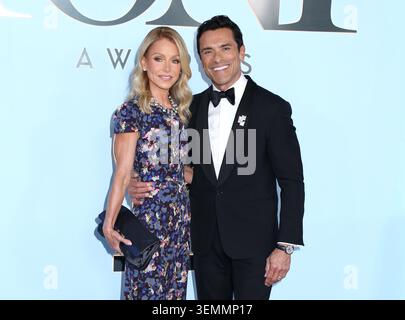 New York, Stati Uniti. 7 giugno 2026. Partecipando al 79° Tony Awards annuale tenutosi al radio City Music Hall il 7 giugno 2026 a New York, NY © Steven Bergman/AFF-USA.COM Credit: AFF/Alamy Live News Foto Stock