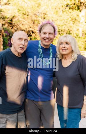Felice festa multigenerazionale in famiglia all'aperto Foto Stock