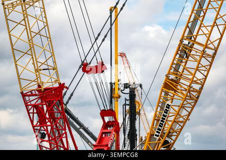 Gru in funzione nel cantiere Sizewell C. Foto Stock